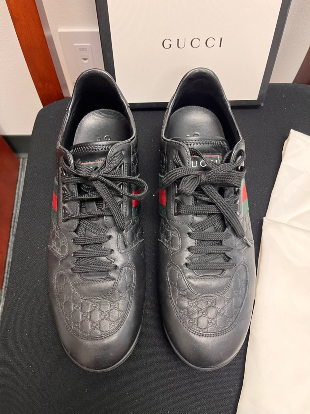 Gucci Black Leather Men’s Sneakers with Red & Green Web Stripe - Picture 5 of 8
